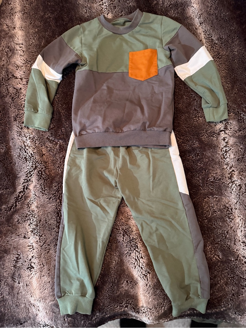 Kids Olive & Gray Two-Piece Sweat Set